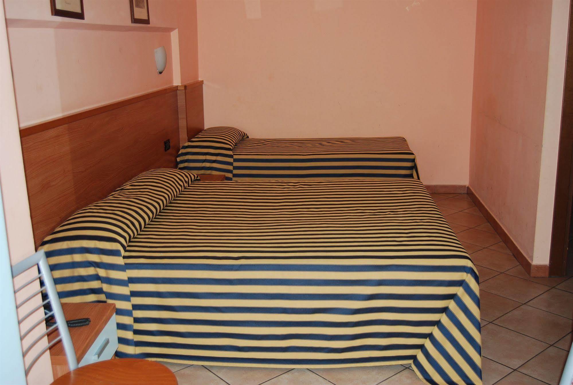 Albergo Salerno Milan Luaran gambar