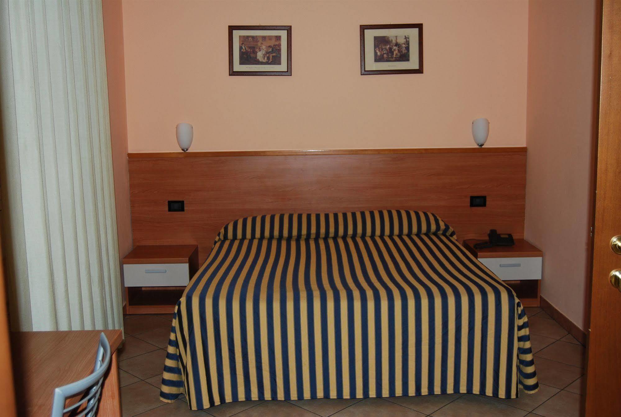 Albergo Salerno Milan Luaran gambar